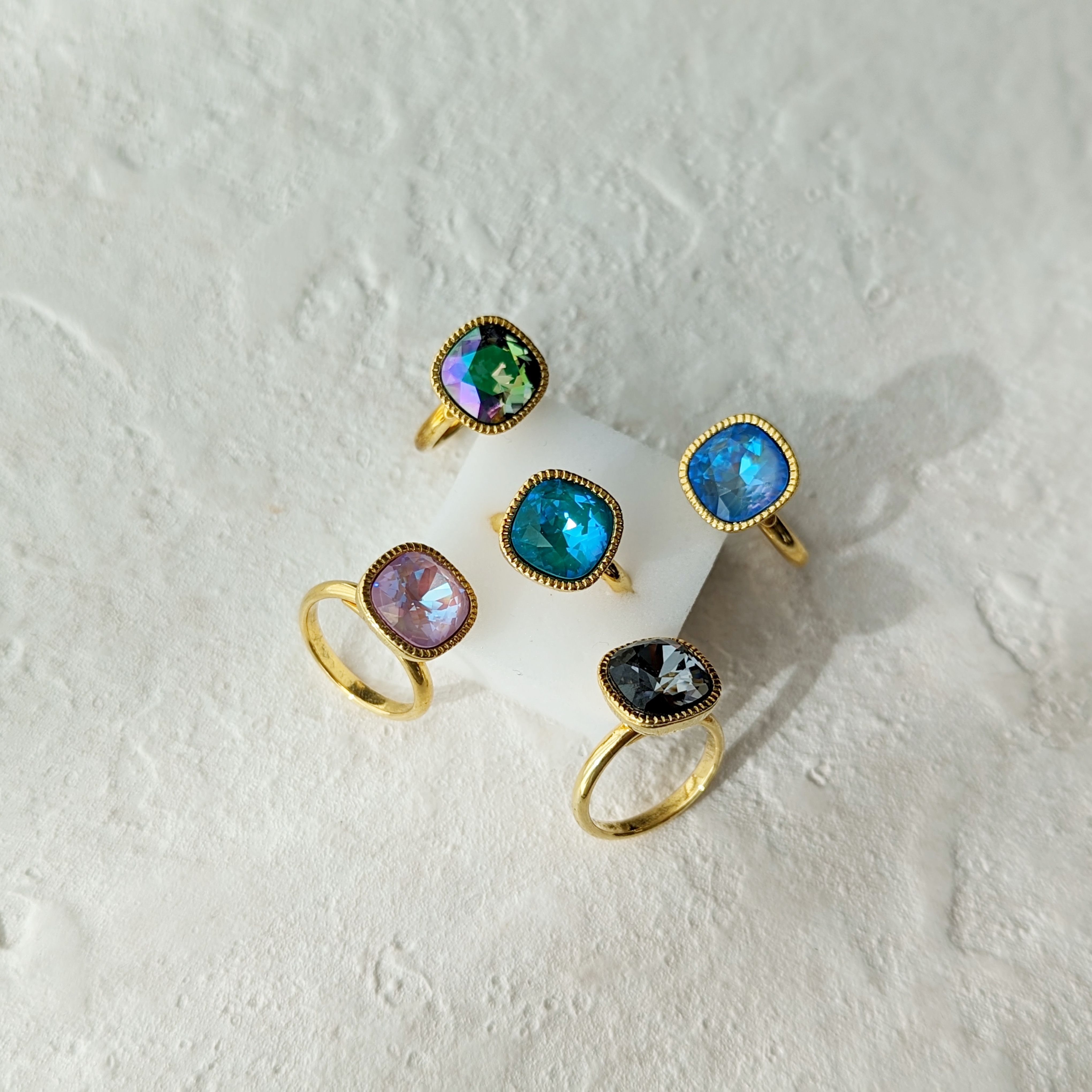 Swarovski リング/12号/ネット価格:20,743円 NaiveRed
