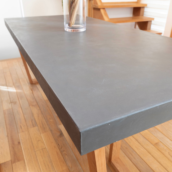 デザインコンクリートテーブル　脚ウォールナット 3枚目の画像