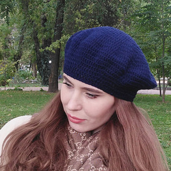 Elegant crochet beret in blue wool yarn 3枚目の画像