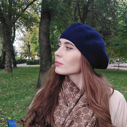 Elegant crochet beret in blue wool yarn 1枚目の画像