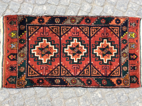 手織りトルコ絨毯 111x57cm アンティーク ラグ 3枚目の画像