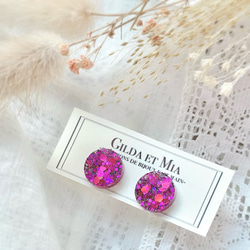 ラウンド型レジンスタッドピアス Deep pink glitter round earrings 3枚目の画像