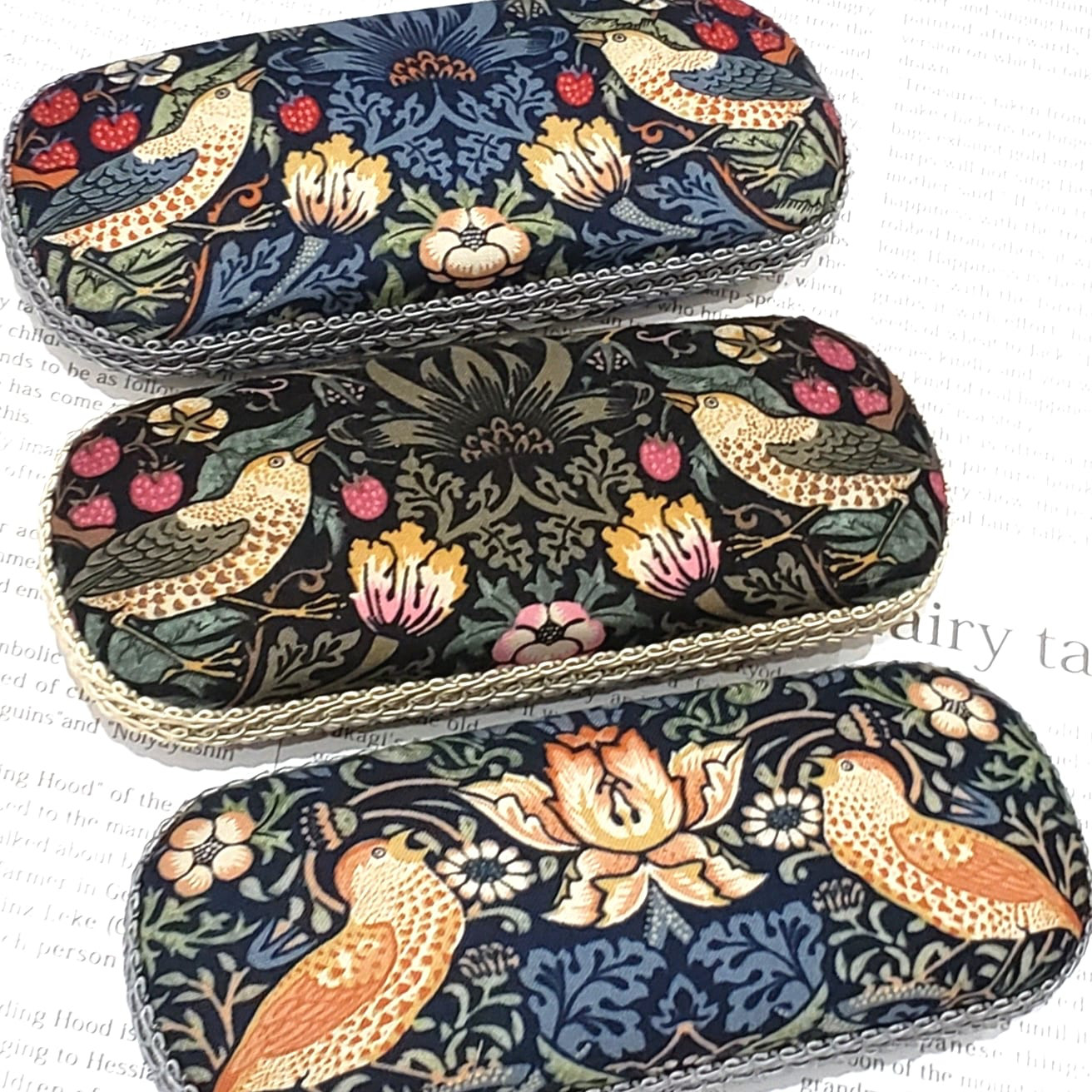 ⚠️タカヒロ商品⚠️ネイビー❣️ウィリアムモリスいちご泥棒♡マルチケース ⚠️タカヒロ商品⚠️ネイビー❣️ウィリアムモリスいちご泥棒♡マルチケース