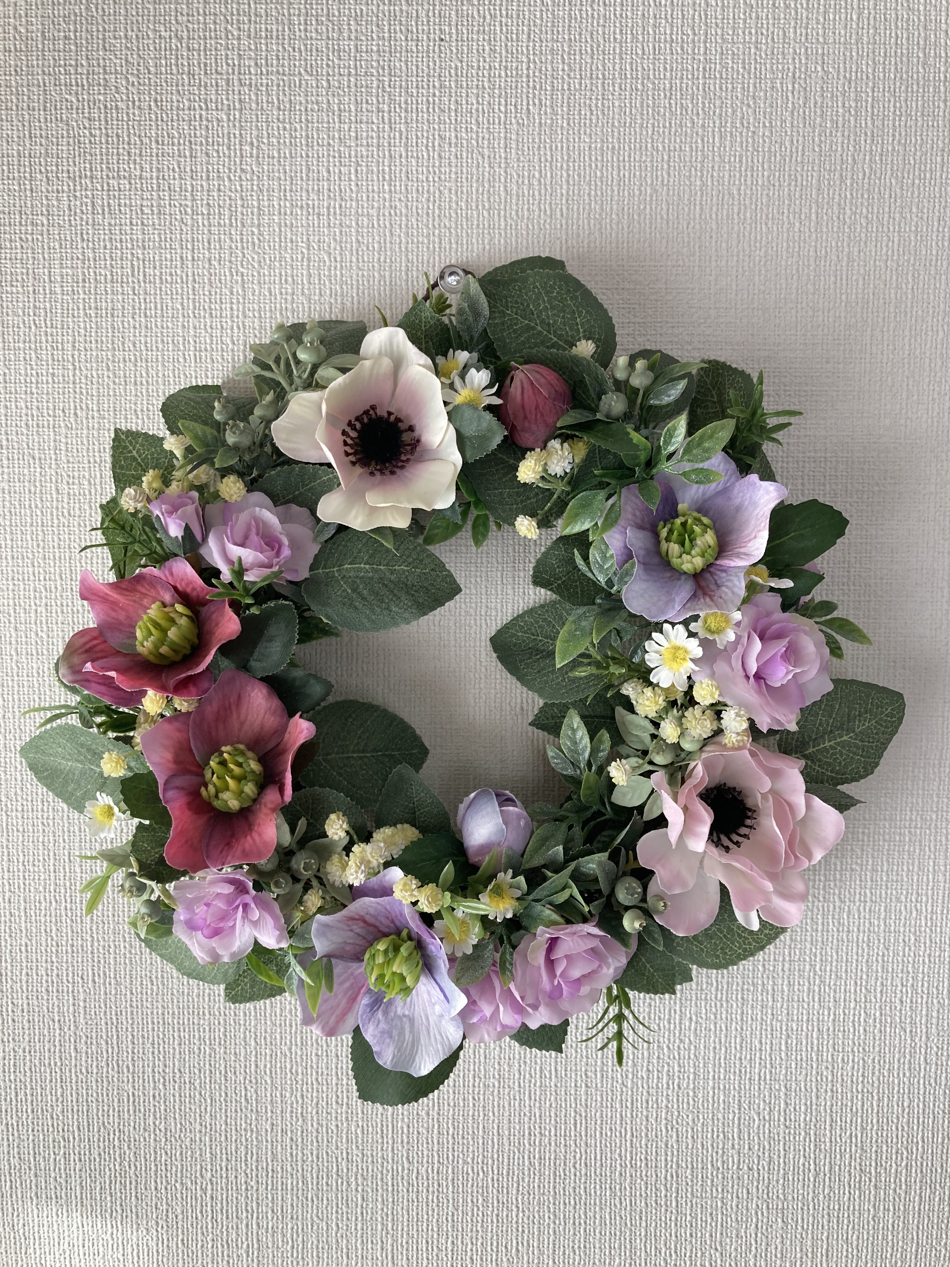 クリスマスローズとアネモネのリース