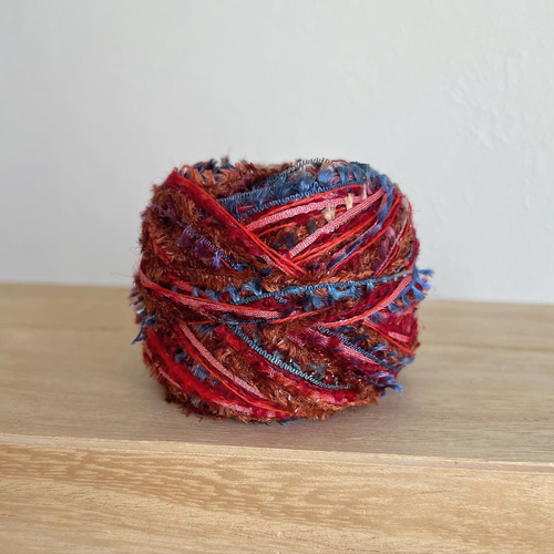 引き揃え毛糸玉*赤茶モール×オレンジレッド、カラフルフラッグ 毛糸