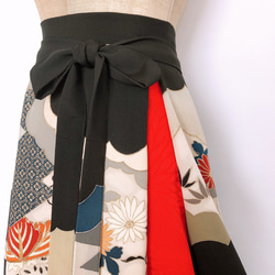上質黒留袖 差し色ロングスカート フレア ウエストゴム 衣装 結婚式 着物リメイク フリー 黒 赤（A5202） 7枚目の画像
