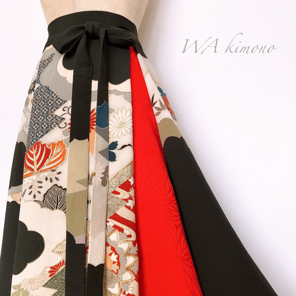 上質黒留袖 差し色ロングスカート フレア ウエストゴム 衣装 結婚式 着物リメイク フリー 黒 赤（A5202） 1枚目の画像