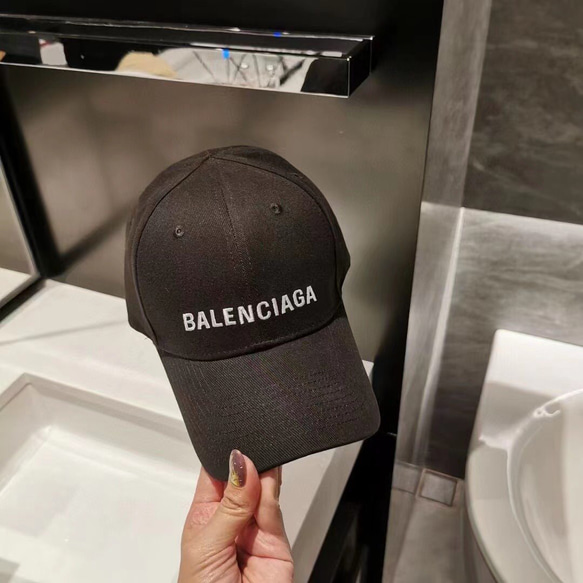 バレンシアガ BALENCIAGA サンバイザー 赤 - メルカリ