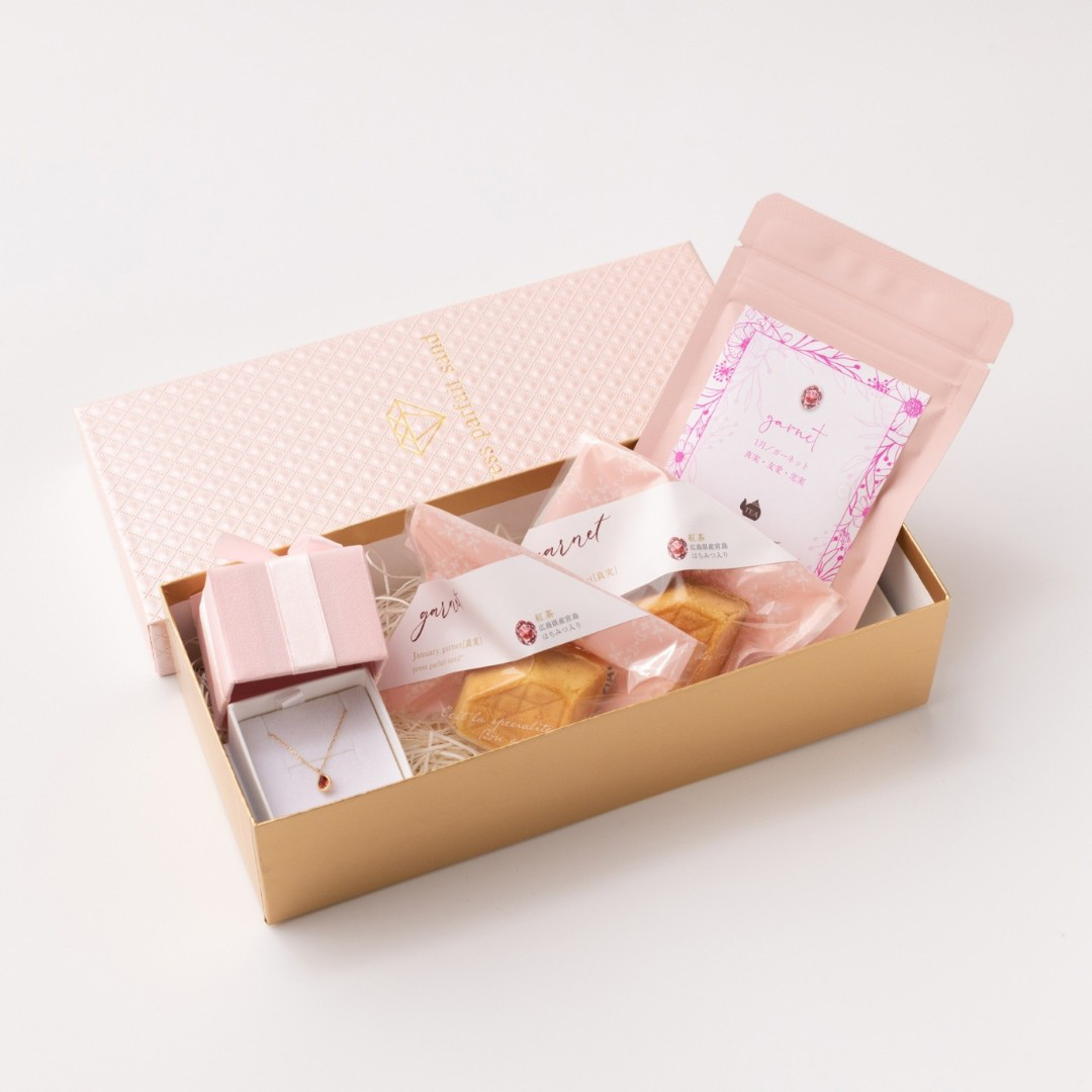 【誕生日・記念日のお祝い】1月誕生石ドロップ型 ガーネットネックレス＆ダイヤモンド型バターサンド＆紅茶セット