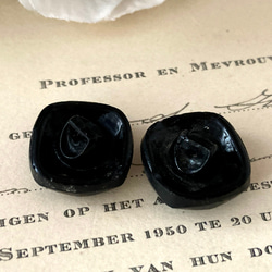 【送料無料】2個 1930s チェコ製 アンティーク ヴィンテージ 黒ガラスボタン 素材 [EY8434] 5枚目の画像