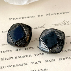 【送料無料】2個 1930s チェコ製 アンティーク ヴィンテージ 黒ガラスボタン 素材 [EY8434] 3枚目の画像