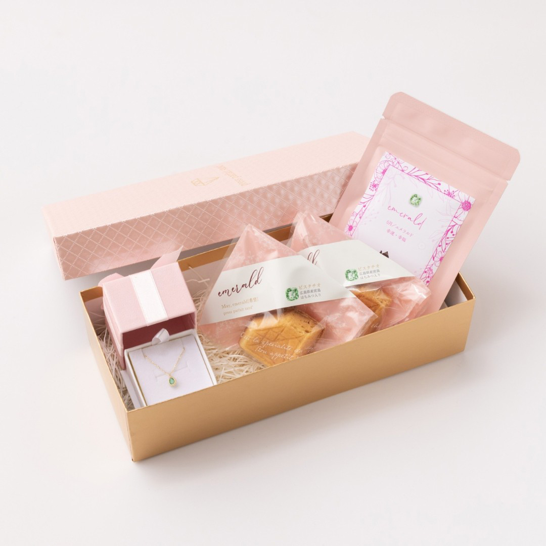 【誕生日・記念日のお祝い】5月誕生石ドロップ型 エメラルドネックレス＆ダイヤモンド型バターサンド＆紅茶セット