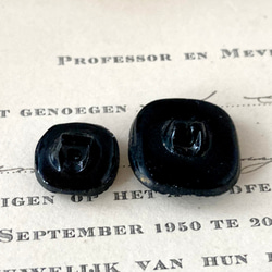 【送料無料】2個 1930s チェコ製 アンティーク ヴィンテージ 黒ガラスボタン 素材 [EY8435] 5枚目の画像
