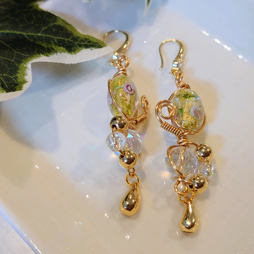 ❀ワイヤーアクセサリー❀花柄とんぼ玉とビーズのピアス(グリーン