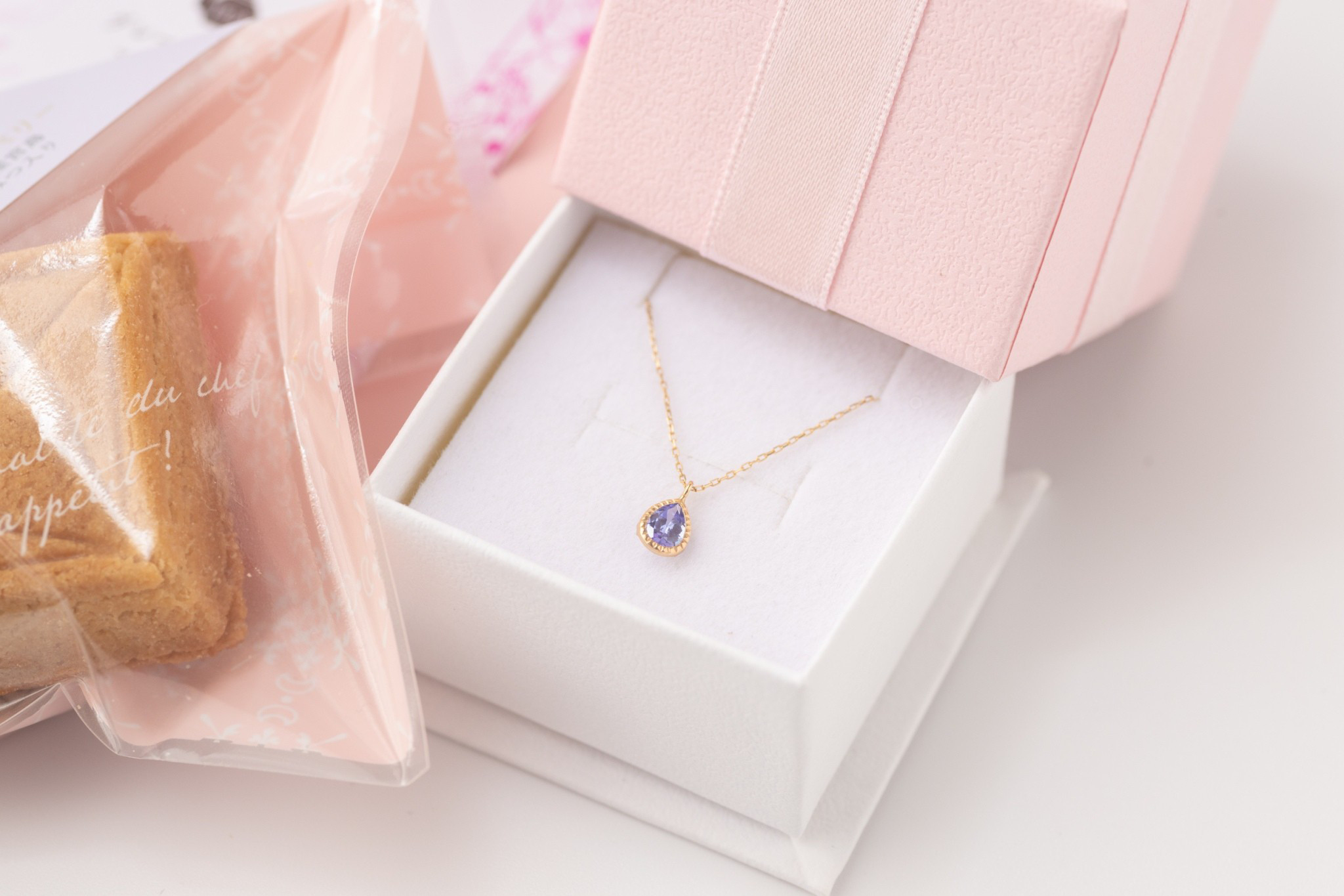 【誕生日・記念日のお祝い】12月誕生石ドロップ型 タンザナイトネックレス＆ダイヤモンド型バターサンド＆紅茶セット