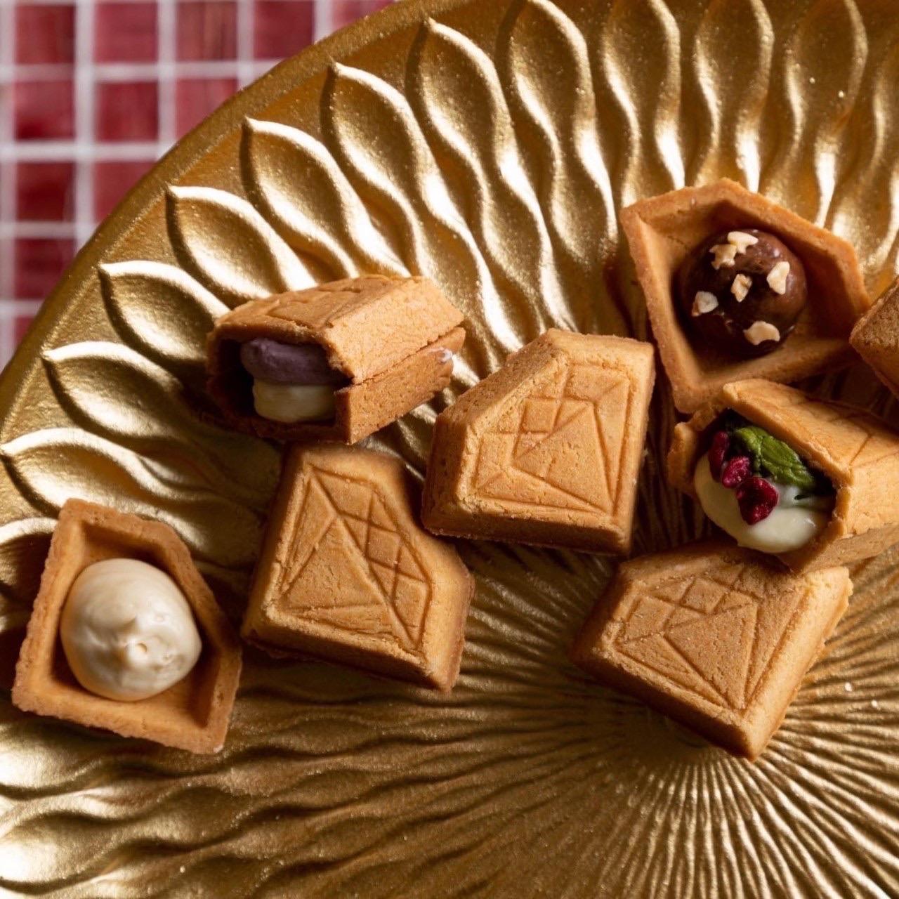 【誕生日・記念日のお祝い】12月誕生石ドロップ型 タンザナイトネックレス＆ダイヤモンド型バターサンド＆紅茶セット