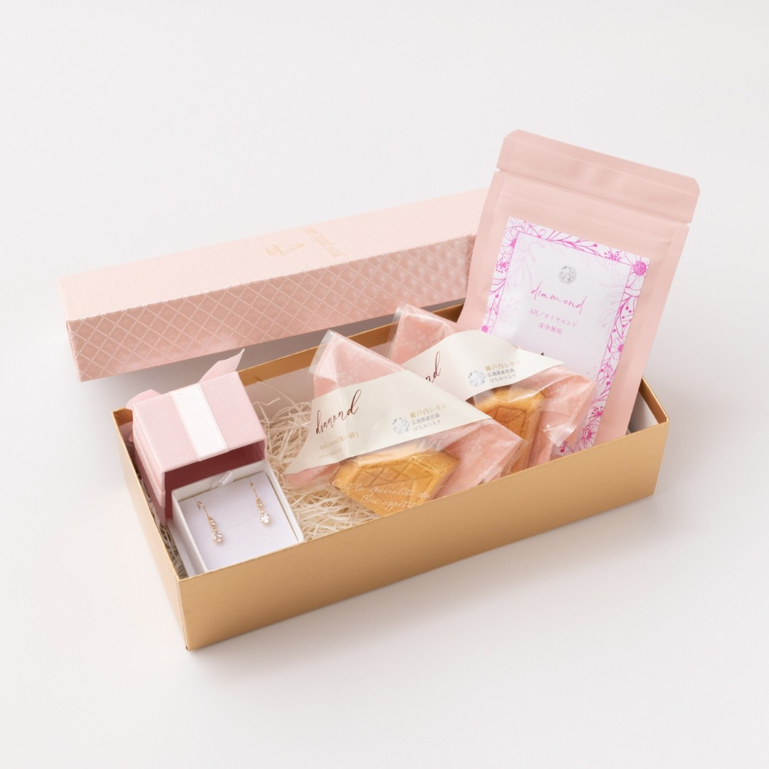 【誕生日・記念日のお祝い】4月誕生石揺れるキュービックピアス＆ダイヤモンド型バターサンド＆紅茶セット茶セット