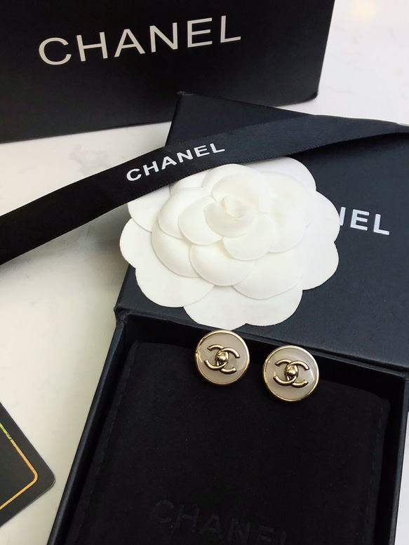 CHANEL シャネル イヤリング ロゴ シルバー ボール型