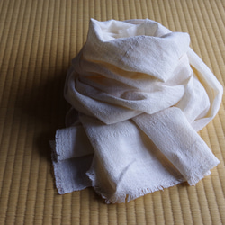 手紡ぎ糸を手織りした布で作ったストール　格子 1枚目の画像