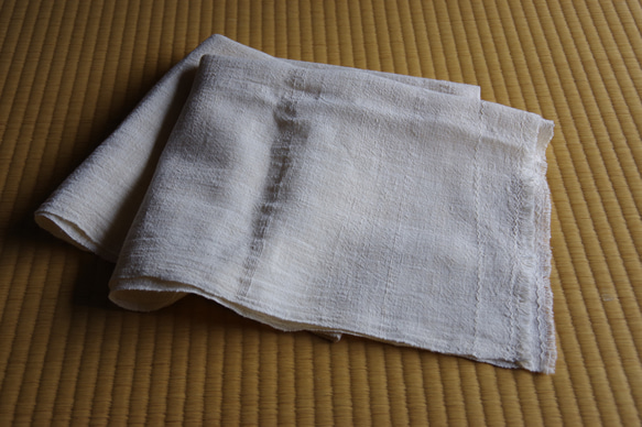 手紡ぎ糸を手織りした布で作ったストール　格子 5枚目の画像