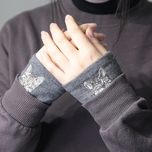人気商品の入荷速報 入荷Now 昨シーズン1番人気】 猫刺繍アームウォーマーⅡ 限定3色 ＋ 猫 小物
