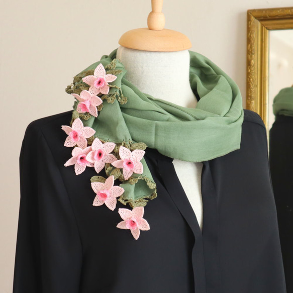 【數量有限】3D蕾絲花朵棉質披肩「水仙花」綠色常春藤 第1張的照片