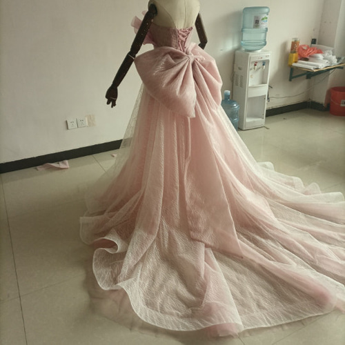 輝きな光彩を放 カラードレス キラキラドレス バックレース お呼ばれ  