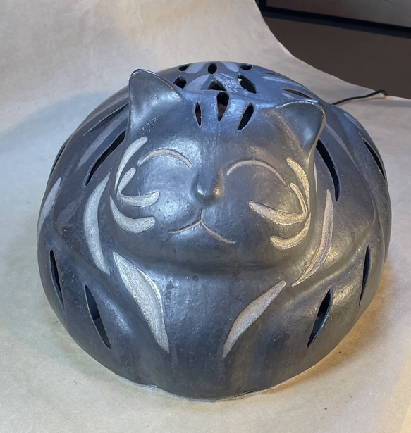 陶器で作った猫のランプ 6枚目の画像