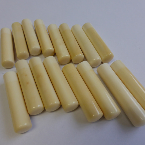 在庫整理品!本象牙の印材/棒材 φ10.5×45㎜ 16本(2)加工用素材 在庫整理品!本象牙の印材/棒材 φ10.5×45㎜ 16本(2)加工用素材