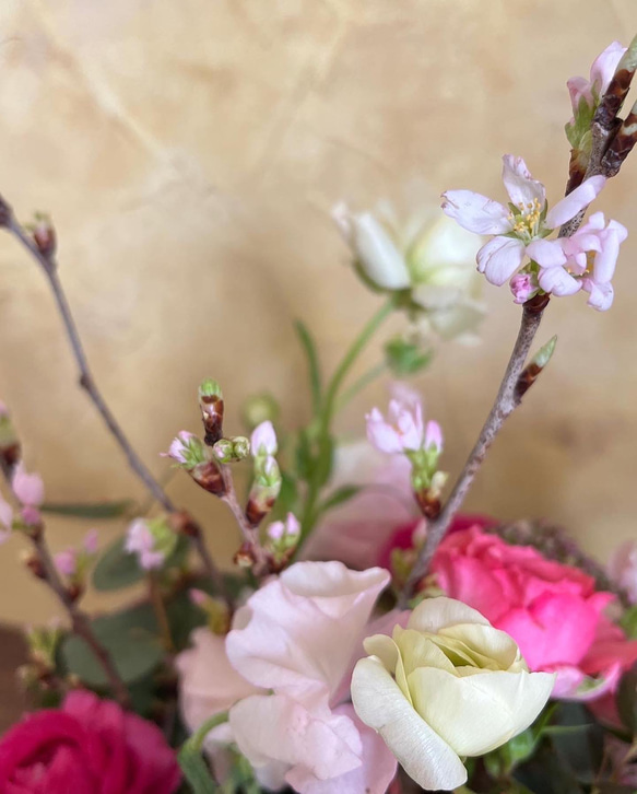桜＆ラナンキュラスの生花の花束！卒業や送別のお花ギフトにおすすめ 3枚目の画像