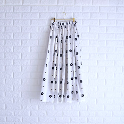 【お花の刺繍スカート】【コットン】モノトーンのお花の刺繍が大人かわいい　ロングスカート　二重スカート　コットン裏地付き 10枚目の画像