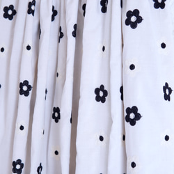 【お花の刺繍スカート】【コットン】モノトーンのお花の刺繍が大人かわいい　ロングスカート　二重スカート　コットン裏地付き 12枚目の画像