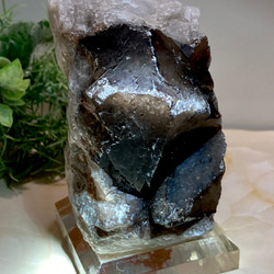 トライゴーニック ✨ 虹入り　モリオン　黒水晶　原石　ラフストーン 1枚目の画像