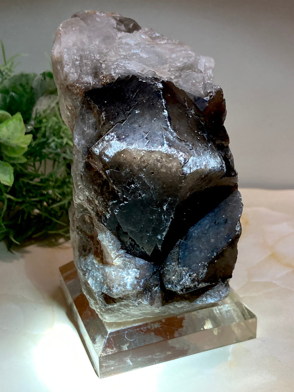 トライゴーニック ✨ 虹入り　モリオン　黒水晶　原石　ラフストーン 1枚目の画像