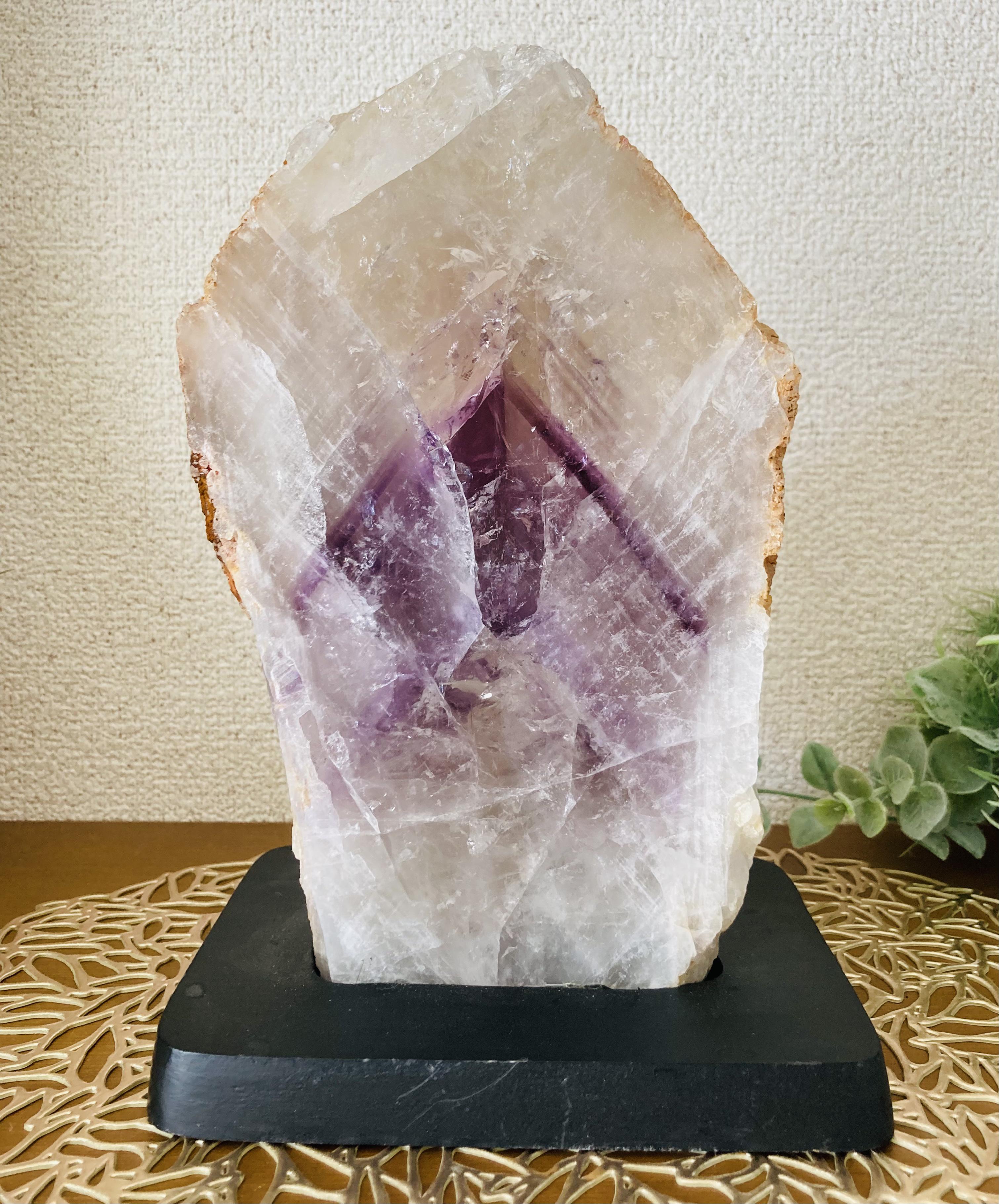 万華鏡✨ パープルファントムアメジスト　訳あり特別価格　台座付き　置物　原石