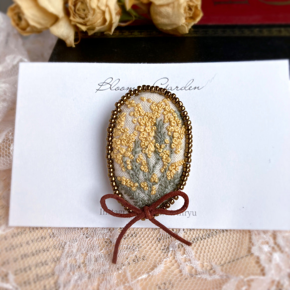母の日　ミモザ の 刺繍 ブローチ 【dry flower】アンティーク　北欧 1枚目の画像