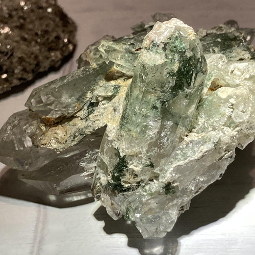 負晶˚✧₊⁎虹入り　マニハール　水晶　クリスタル　ラフストーン Amazon.co.jp: 負晶虹入り マニハール 水晶 クリスタル ラフストーン