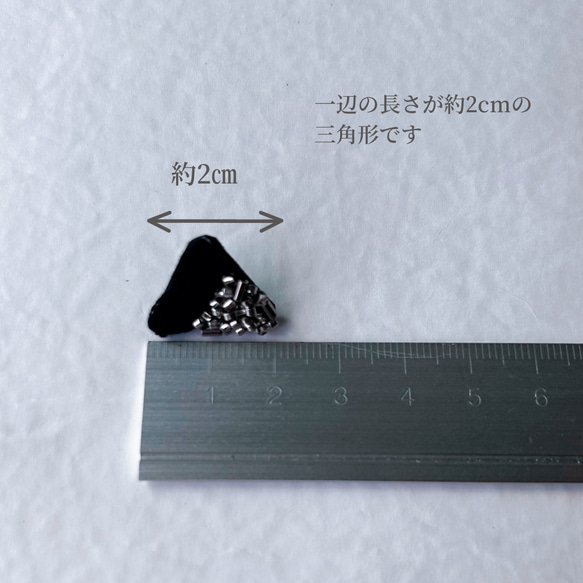 ピアス　刺繍　ビーズ　小さめ　三角　黒　ブラック　　プチギフト 6枚目の画像