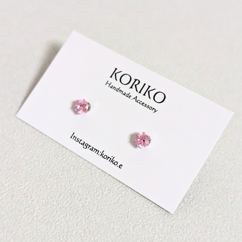 可憐にきらめく】ピンクのキュービックジルコニアピアス 4mm 一粒