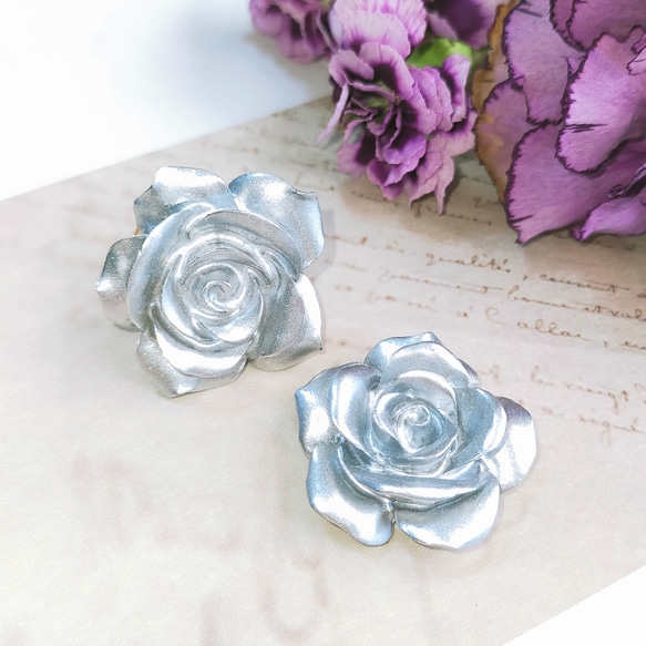 メタルローズのイヤリング〜 バラ ばら プレゼント レジン 薔薇 ドライ