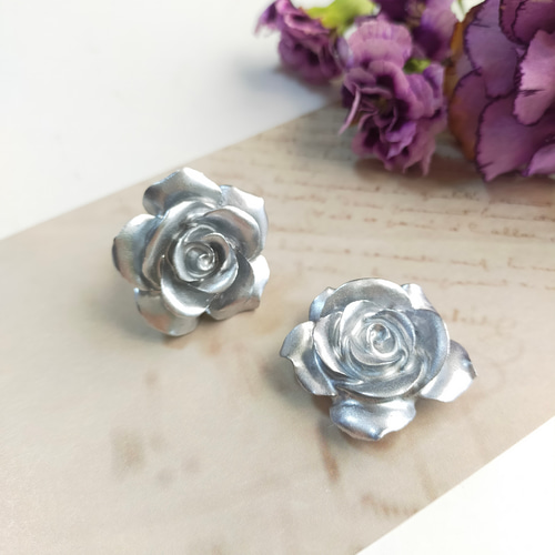 メタルローズのイヤリング〜 バラ ばら プレゼント レジン 薔薇 ドライ 