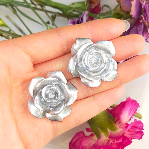 メタルローズのイヤリング〜 バラ ばら プレゼント レジン 薔薇 ドライ