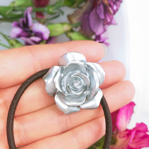 メタルローズのヘアアクセサリー〜 ヘアゴム バラ ばら 金箔 ドライ