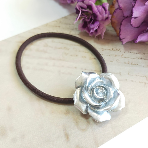 新作☆レジンヘアゴム　アンティーク♡薔薇 メタルローズのヘアアクセサリー〜 ヘアゴム バラ ばら 金箔 ドライ