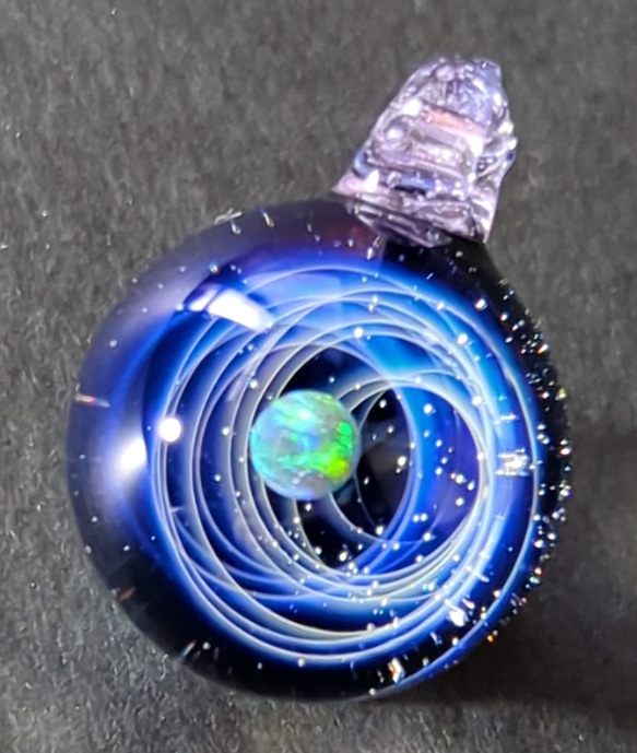 ☆送料無料、一点もの☆ 新世界の宇宙 ca-6 ブラックオパール ガラス ネックレス 3枚目の画像