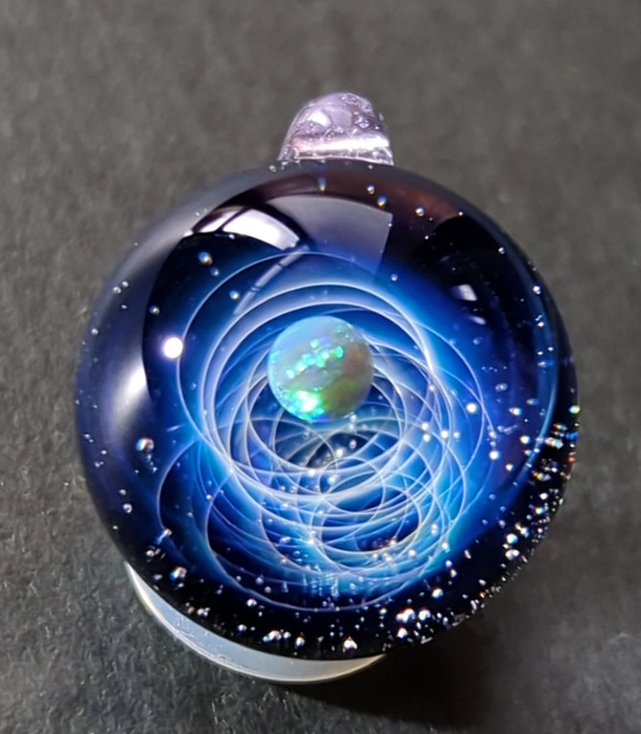 ☆送料無料、一点もの☆ 新世界の宇宙 ca-5 ブラックオパール ガラス ネックレス 1枚目の画像