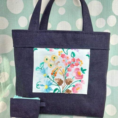 手縫いフランス刺繍のリメイクデニムバッグ トートバッグ aco 手縫いフランス刺繍のリメイクデニムバッグ トートバッグ aco