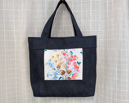 手縫いフランス刺繍のリメイクデニムバッグ トートバッグ aco..nyan