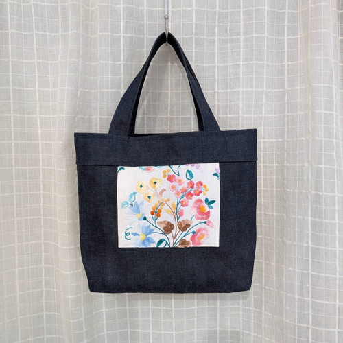 手縫いフランス刺繍のリメイクデニムバッグ トートバッグ aco..nyan