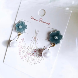 小さな桜のお花パール付き耳飾り(blue) 3枚目の画像